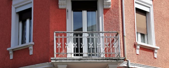 Altauwohnung mit Balkon - Außenansicht