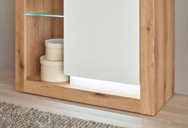 Vitrine Rivian in wei� matt und Evoke Eiche Vitrinenschrank 80 x 195 cm