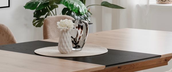 Esstisch Borja in Artisan Eiche und schwarz S�ulentisch mit Liftauszug 160 / 200 x 90 cm