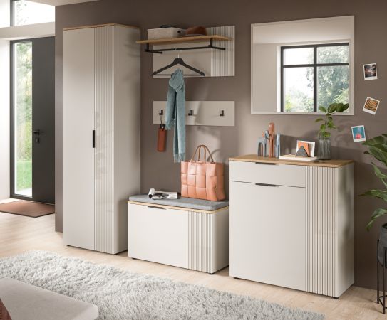 Flurschrank Skid in Kaschmir Sand und Evoke Eiche Schuhschrank 60 x 190 cm