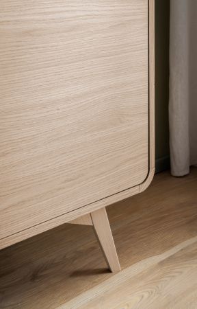 Vitrine Elverum in Eiche natur Highboard skandinavisch 90 x 130 cm, mit Push-to-Open