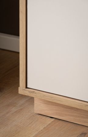 Vitrine Kiruma in Kaschmir und Artisan Eiche Vitrinenschrank 75 x 205 cm, Soft-Close