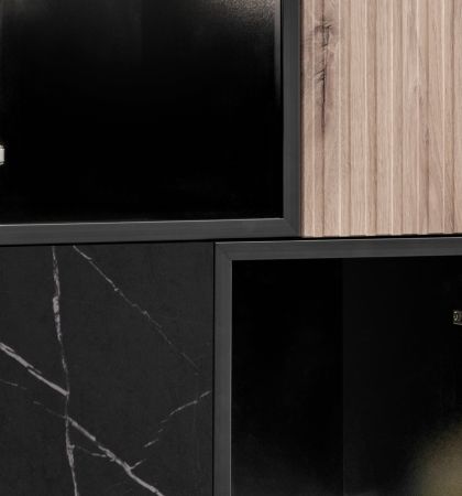 Vitrine Starlet in schwarz, Vicking Eiche und Marmor schwarz Vitrinenschrank inkl. LED 60 x 122 cm, Push-To-Open