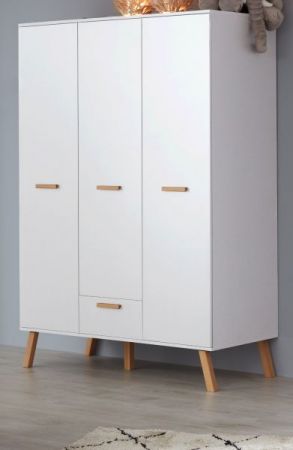 Baby- und Kinderzimmer Kleiderschrank Svea in wei� matt mit Buche massiv 3-t�rig 130 x 190 cm