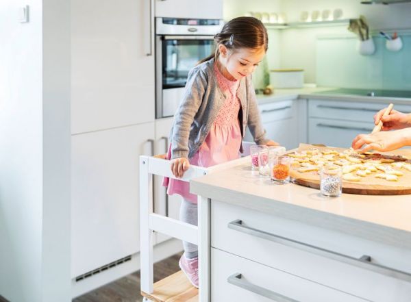 BOMI� Lernturm Swubi in wei� und natur Learning Tower Stehhilfe f�r Kinder