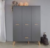 Baby- und Kinderzimmer Kleiderschrank Svea in grau matt mit Buche massiv 3-t�rig 130 x 190 cm