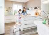 BOMI� Lernturm Swubi in wei� und natur Learning Tower Stehhilfe f�r Kinder